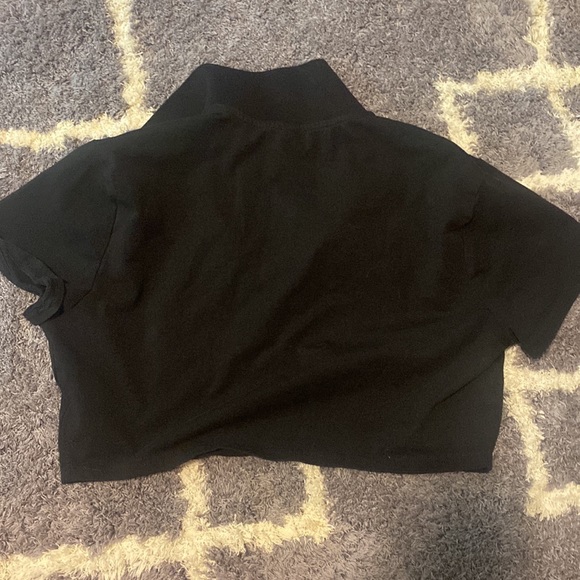 🎀 Cropped Black Polo - Picture 3 of 3